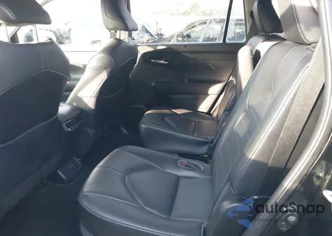 2021 Toyota Highlander Xle z USA, uszkodzony, nr VIN 5TDGZRBH7MS083490